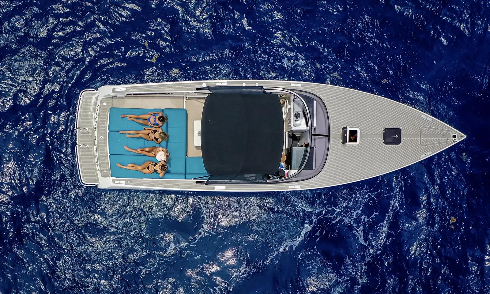 Van Dutch 40, private charter in Tulum