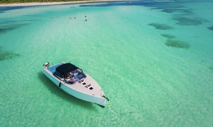 Van Dutch 40, private charter in Tulum