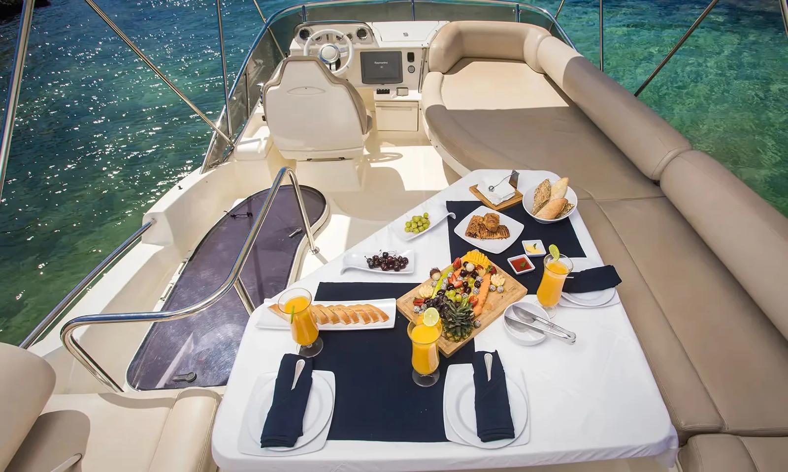 Azimut 43, private charter in Tulum