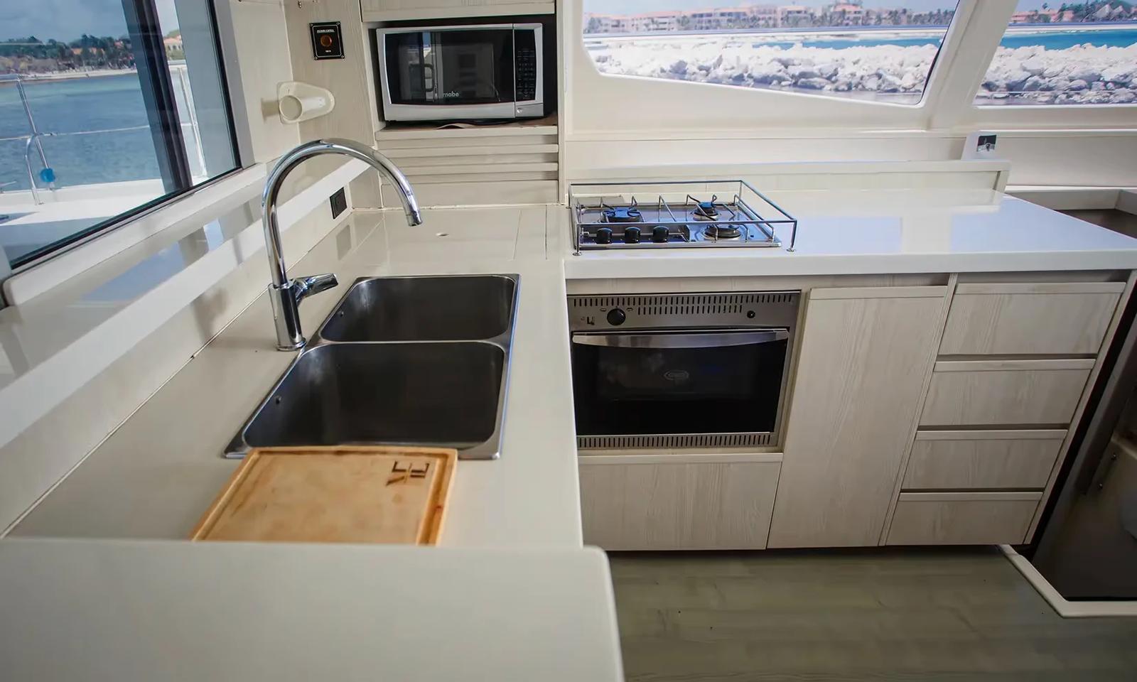 Leopard PowerCat 51, private charter in Tulum