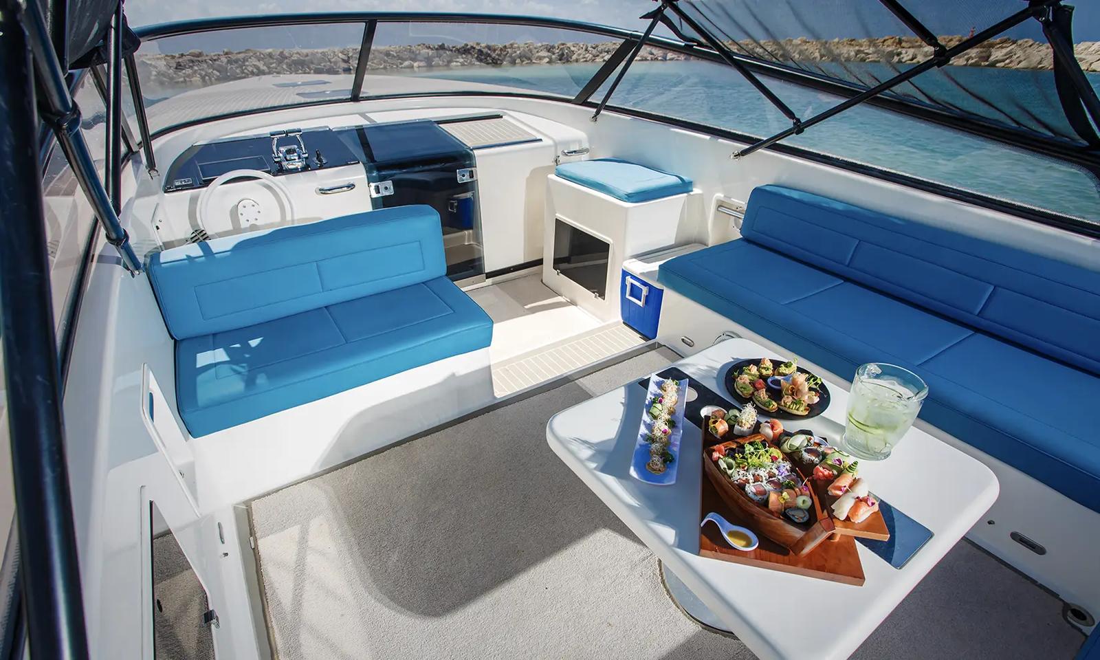Van Dutch 40, private charter in Tulum