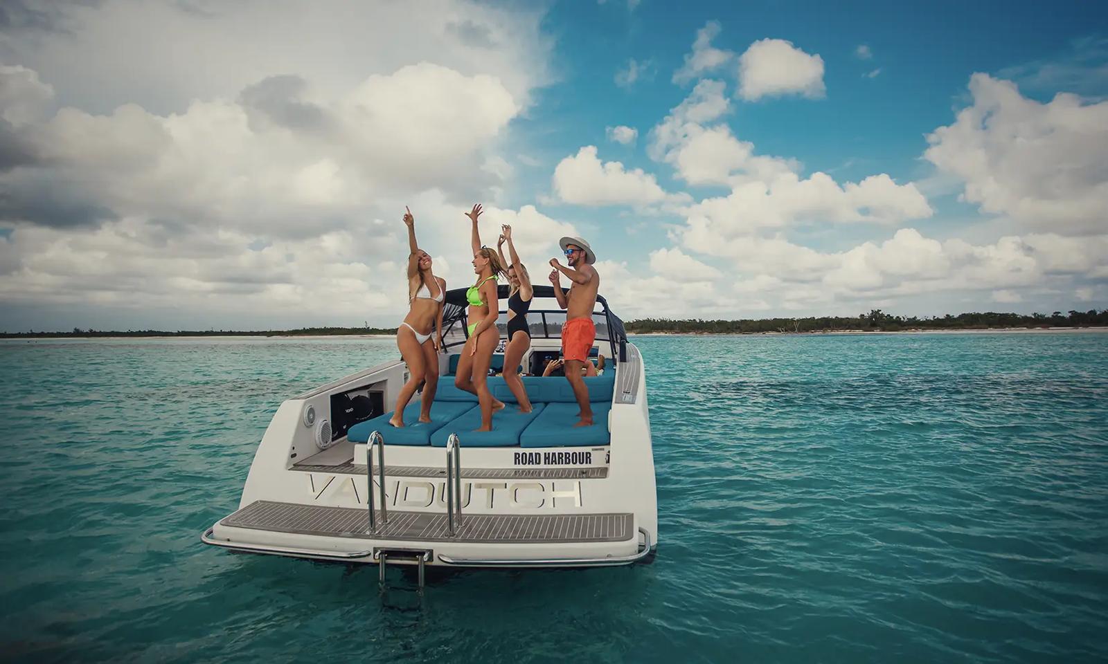 Van Dutch 40, private charter in Tulum