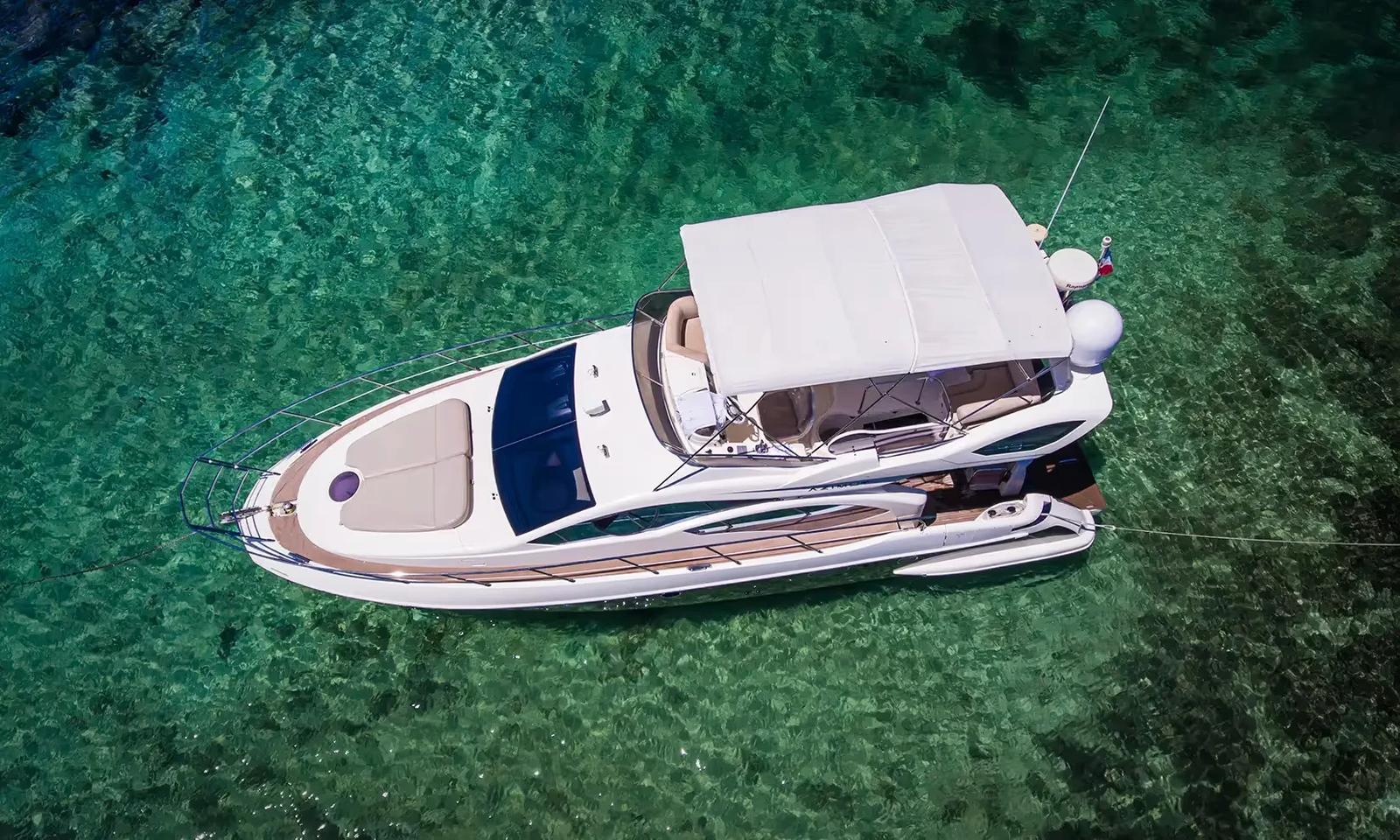 Azimut 43, private charter in Tulum