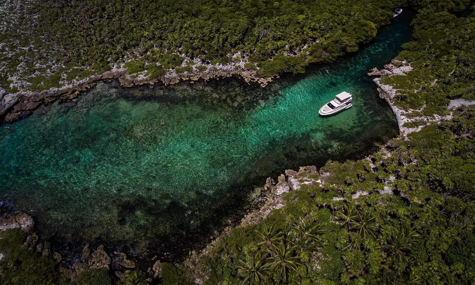 Azimut 43, private charter in Tulum