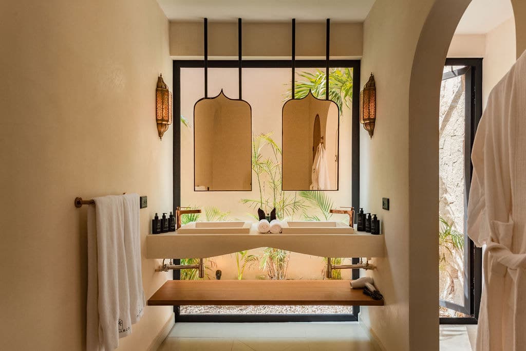 Twin vanity with arched mirrors