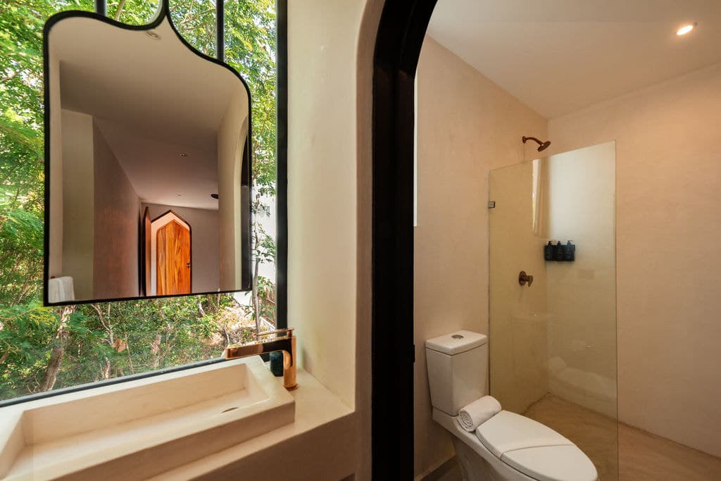 Bedroom with jungle outlook