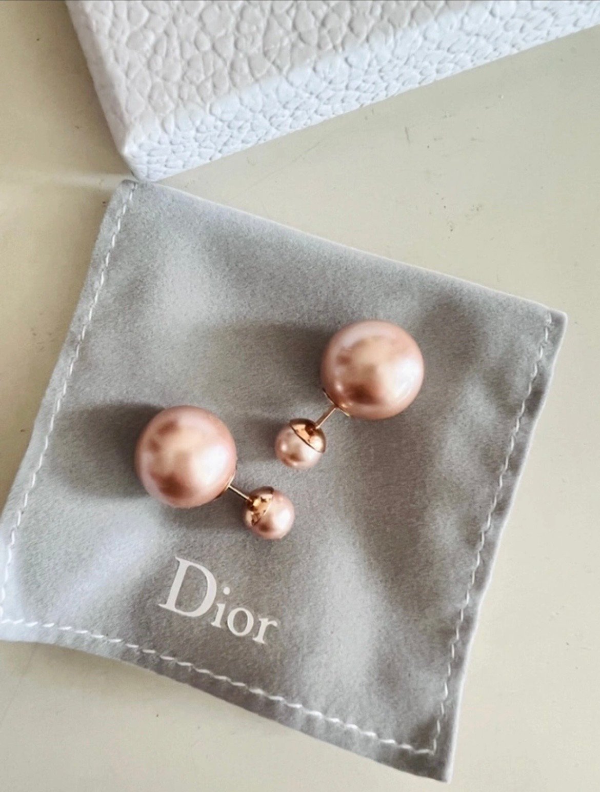 디올 트라이벌 이어링