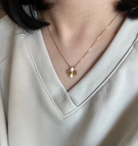 첫 목걸이 페이브릴에서 구매했어요