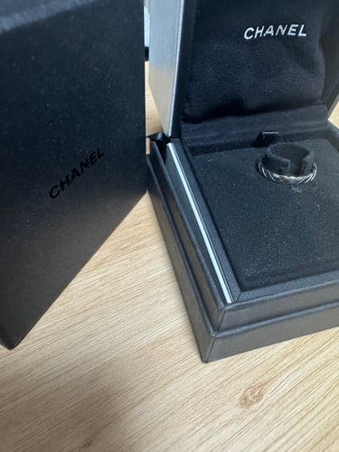 인생 첫 샤넬을 좋은 가격에 좋은 퀄리티로!