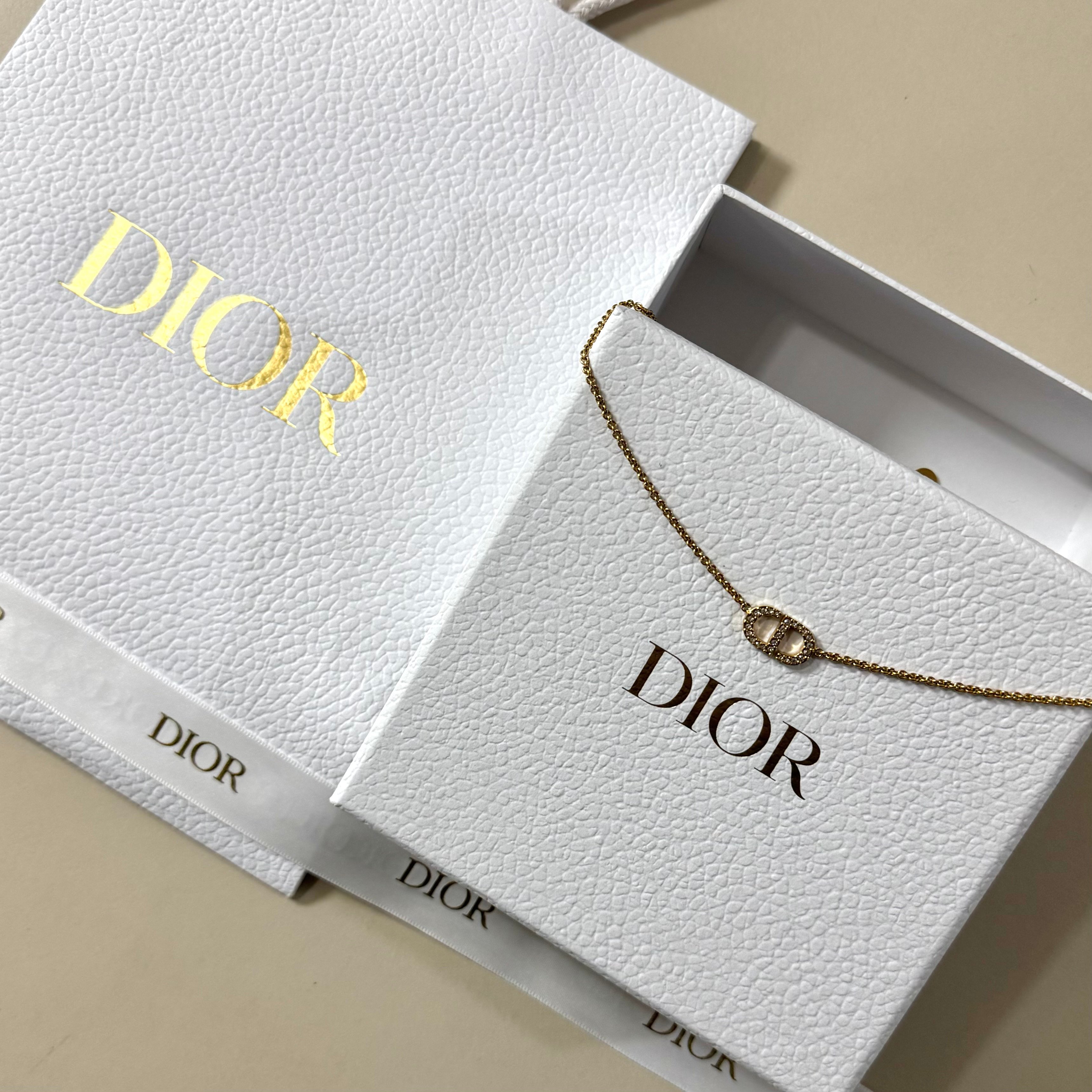 디올 쁘띠 CD 네크리스