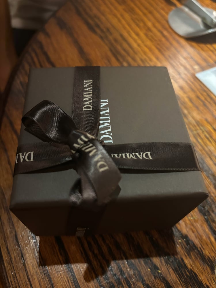 생일선물로 남편에게 받았답니다.