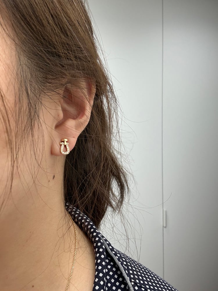 프레드귀걸이 새상품급 100만원저렴하게 구매!