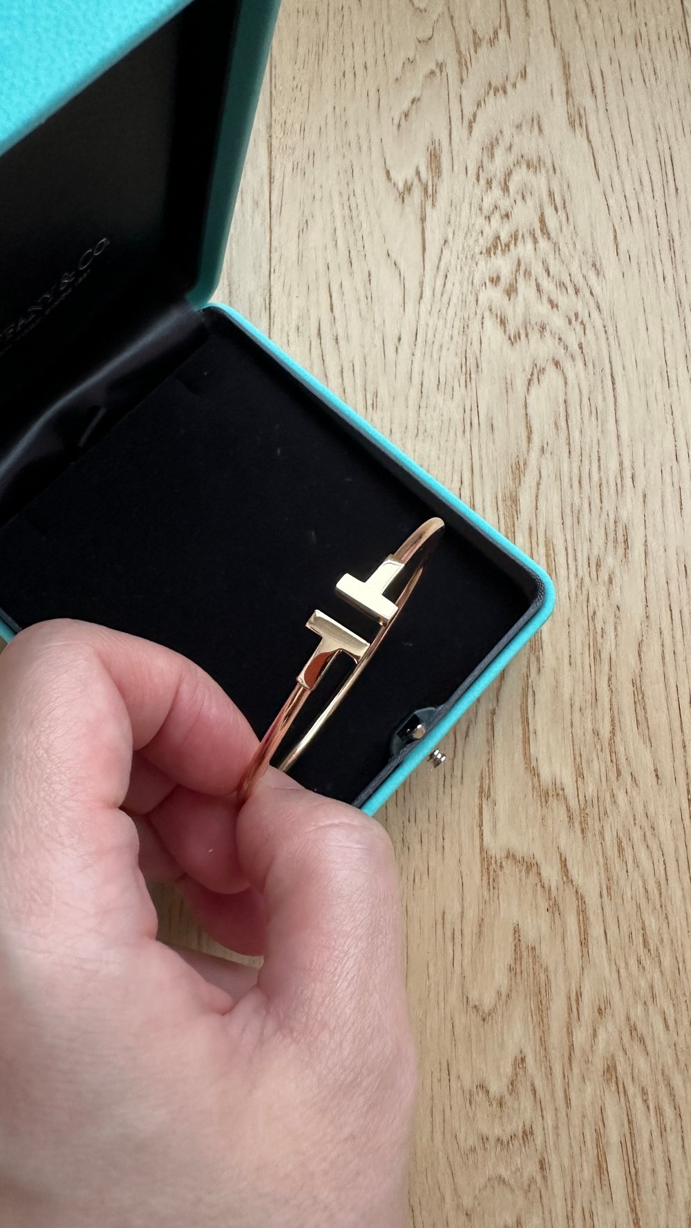 티파니 T 와이어 브레이슬릿 - 팔찌