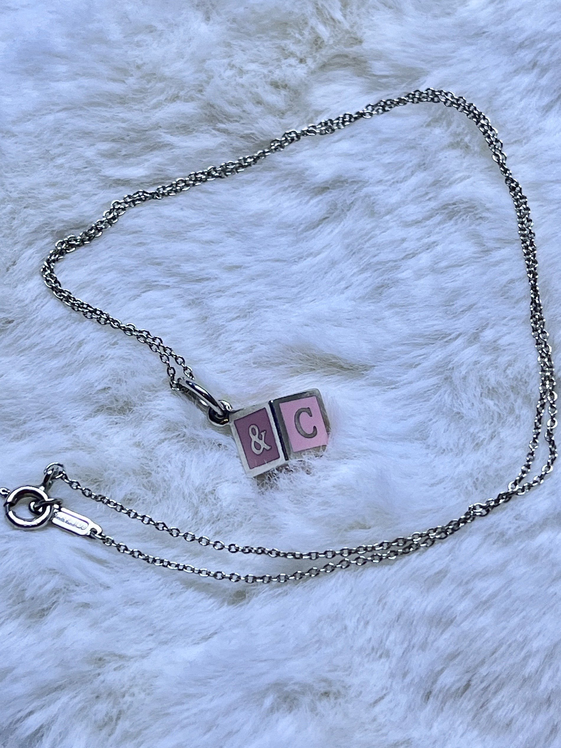 티파니 핑크 에나멜 블록 스퀘어 네크리스