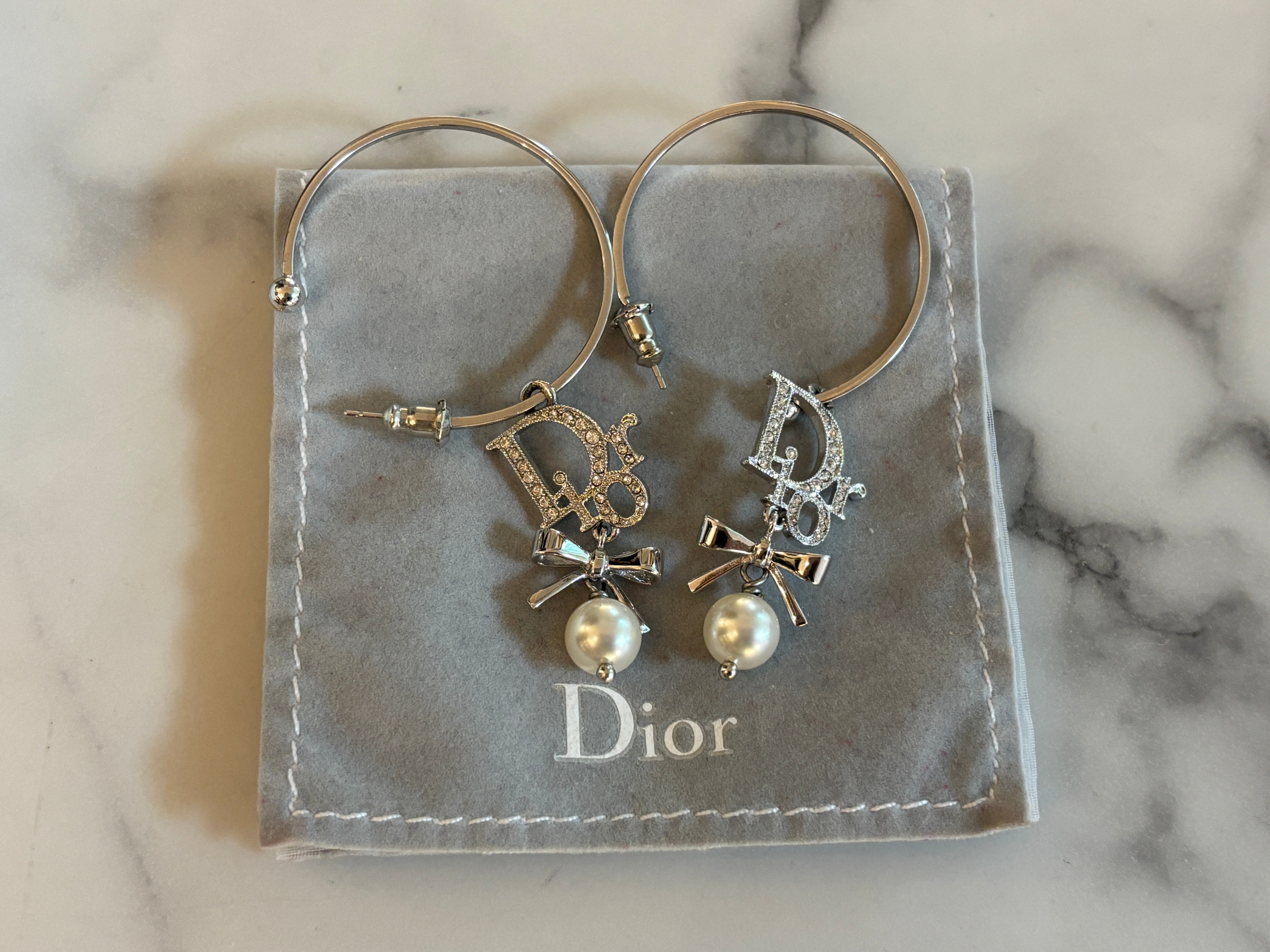디올 리본 진주 이어링