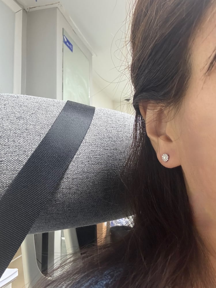 생일선물로 남편에게 받았답니다.