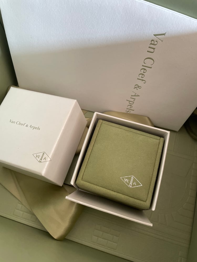 첫 목걸이 페이브릴에서 구매했어요