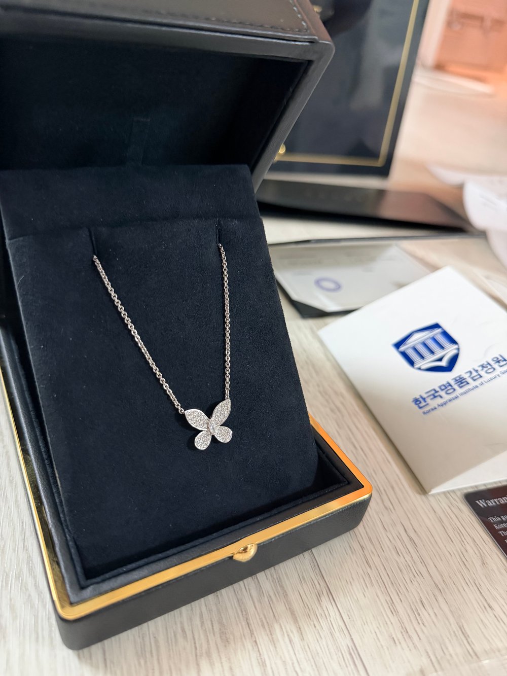 그라프 버터플라이 네크리스