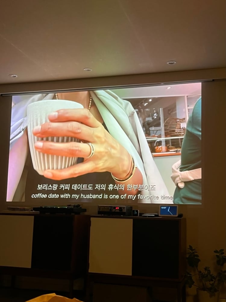 좋아하는 유튜버의 주얼리 모먼트 포착