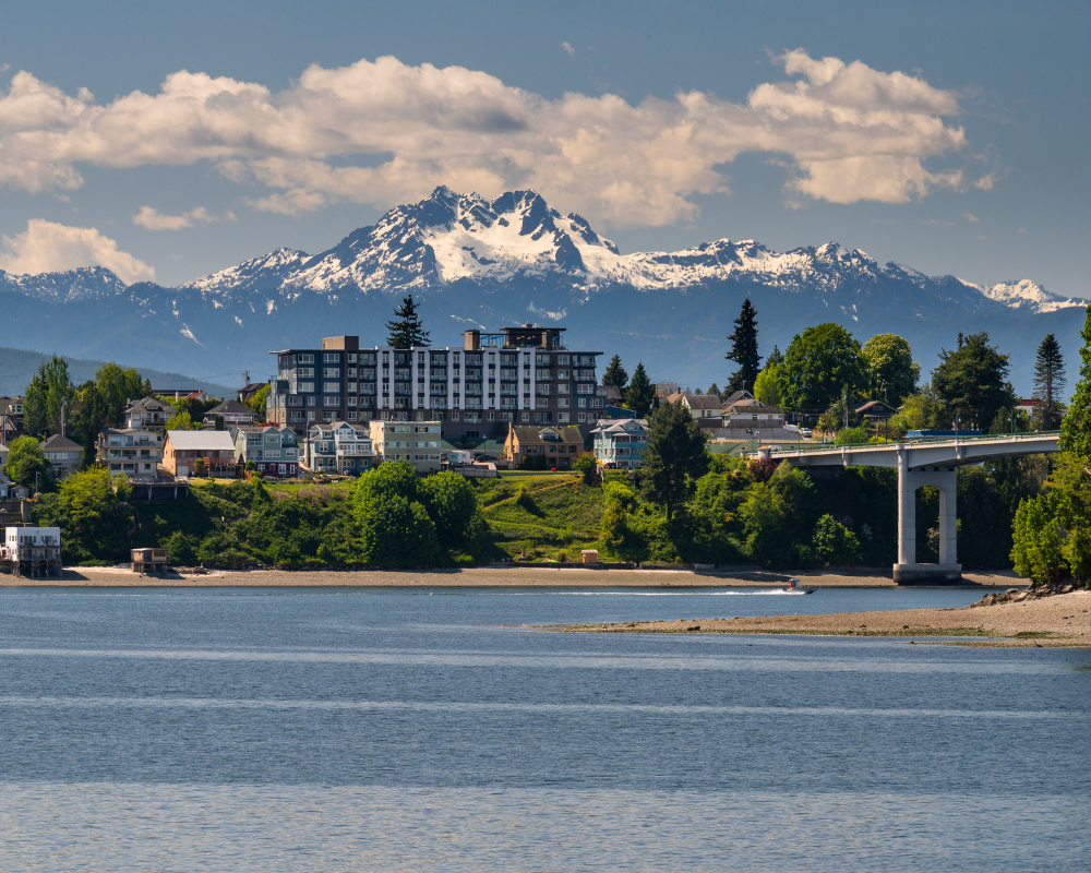 Explora la Encantadora Ciudad de Bremerton: un viaje panorámico que comienzas en ferry desde el centro de Seattle