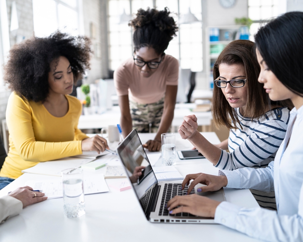 Washington Women in Need con su programa de becas Star Scholar para ayudar a las mujeres con sus estudios está aceptando aplicaciones