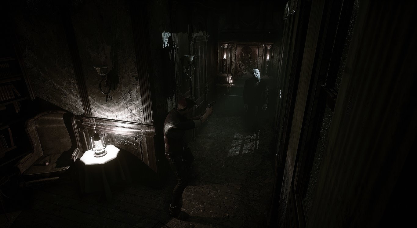 Captura oficial de Echoes of the Living con personaje apuntando en un pasillo