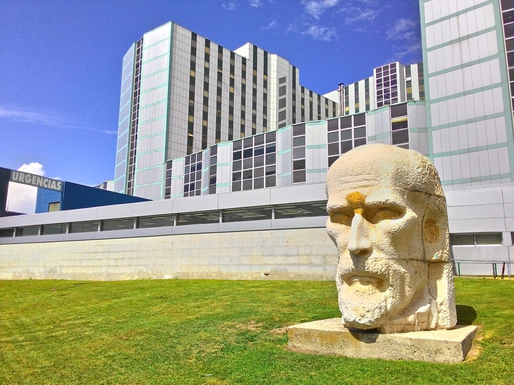 Fachada del Hospital Universitario Ramón y Cajal en Madrid