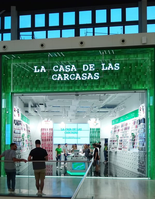 La Casa de las Carcasas compra 9 tiendas de Claire’s en Francia