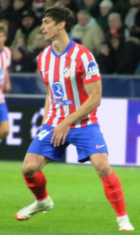 Robin Le Normand con la camiseta del Atlético de Madrid durante un partido de la Liga de Campeones