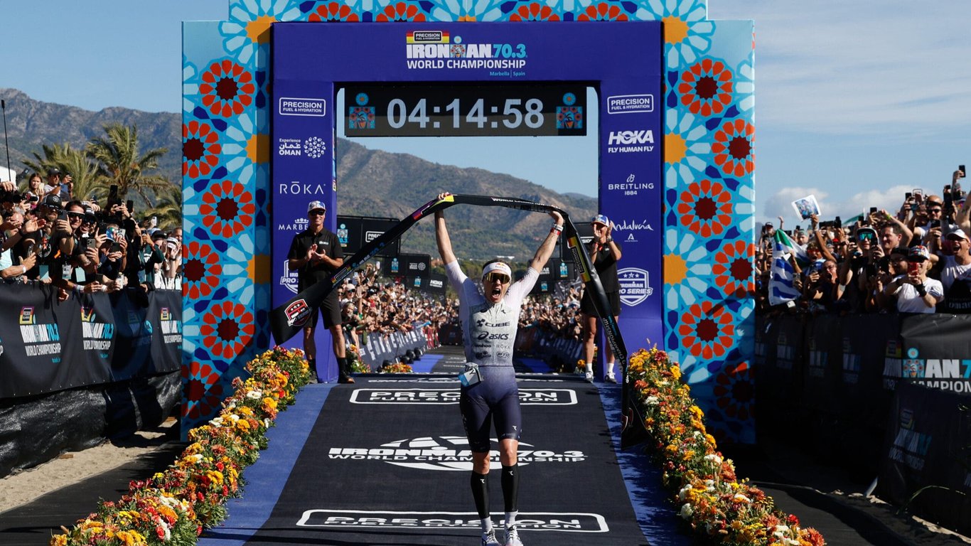 Lucy Charles-Barclay conquista el Mundial 70.3 en Marbella