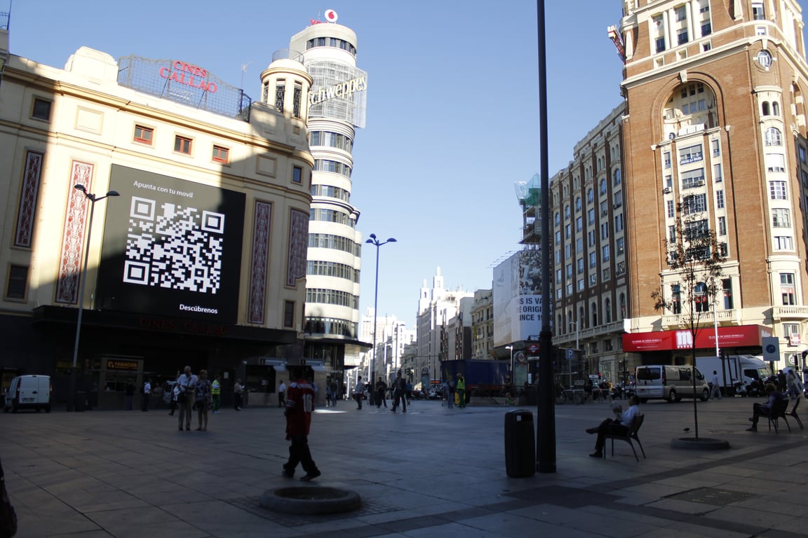 Pantallas de Callao durante la campaña del lanzamiento de LUX