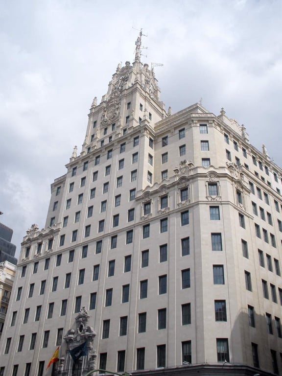 Fachada del Edificio Telefónica en la Gran Vía de Madrid, sede histórica de la compañía