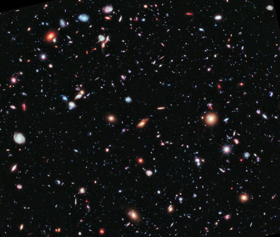 Campo profundo del Hubble que ilustra el contexto observacional del estudio cosmológico