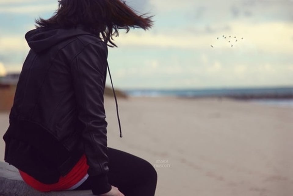 男人沙哑低沉的声线