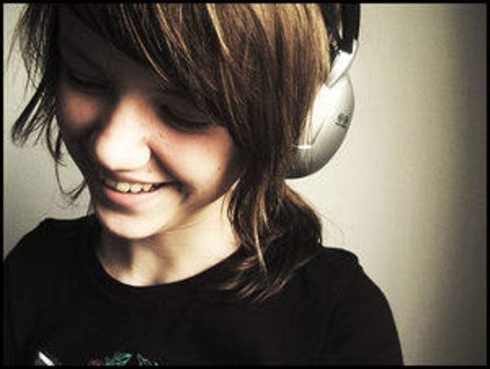 听着一首歌然后突然地就会嘴角上扬