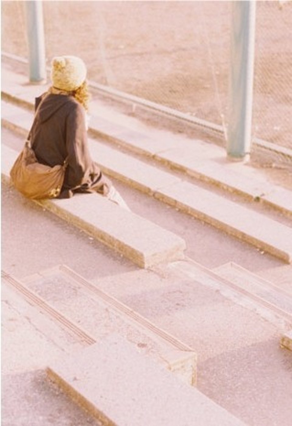 傍晚在大学校园里听到校广播里的歌曲