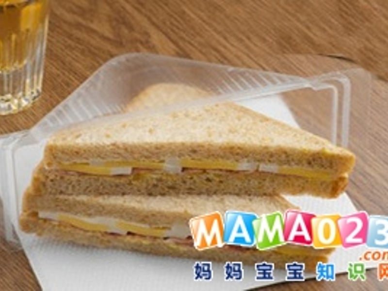 自制三明治做早餐