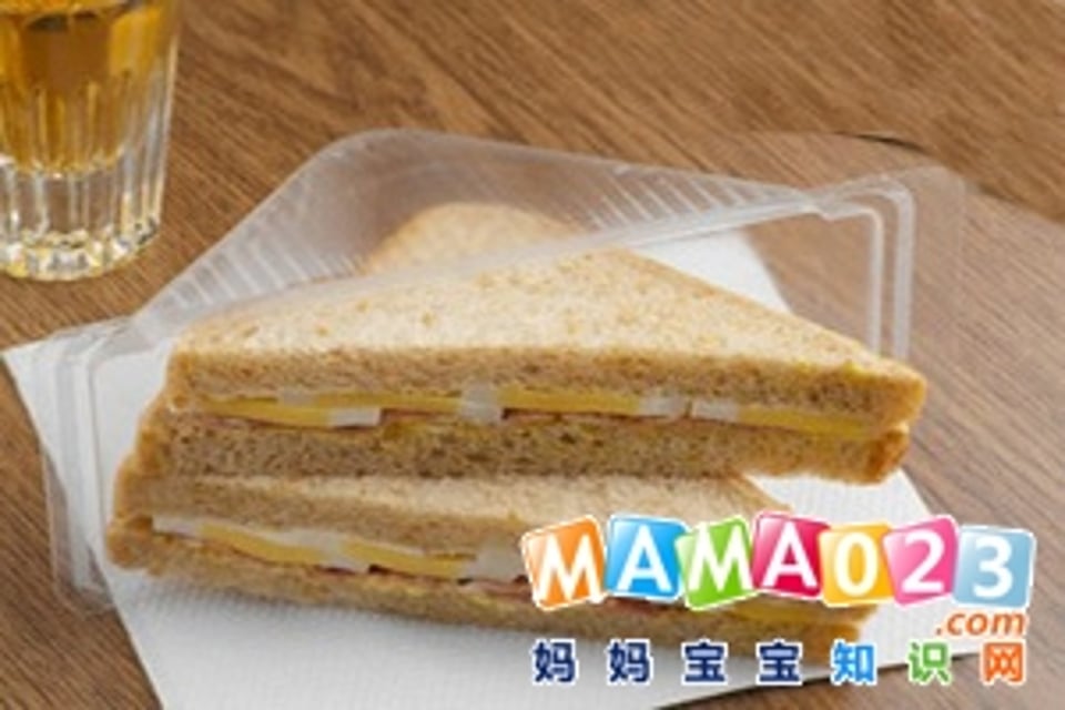 自制三明治做早餐