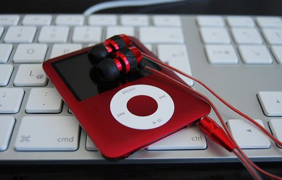 傍晚的自习室静静的听着外面的广播