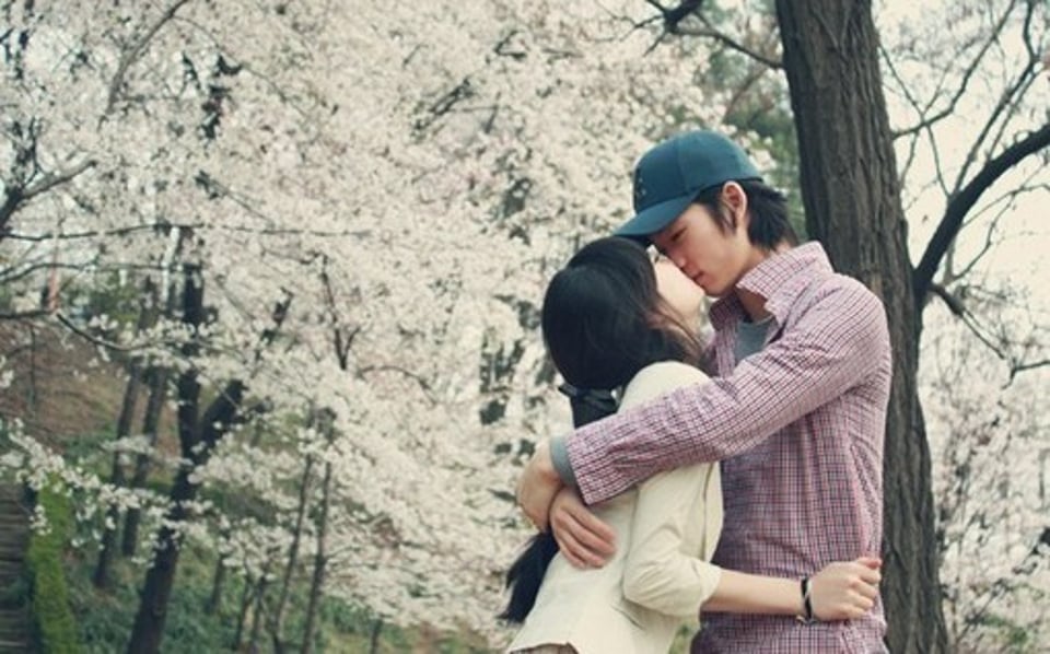 和相爱人看电影