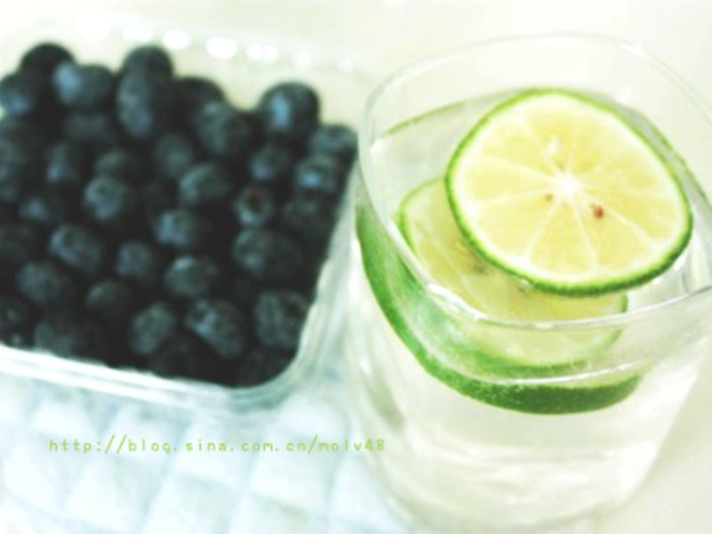 蓝莓和柠檬水