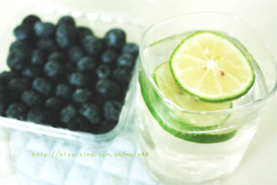 蓝莓和柠檬水