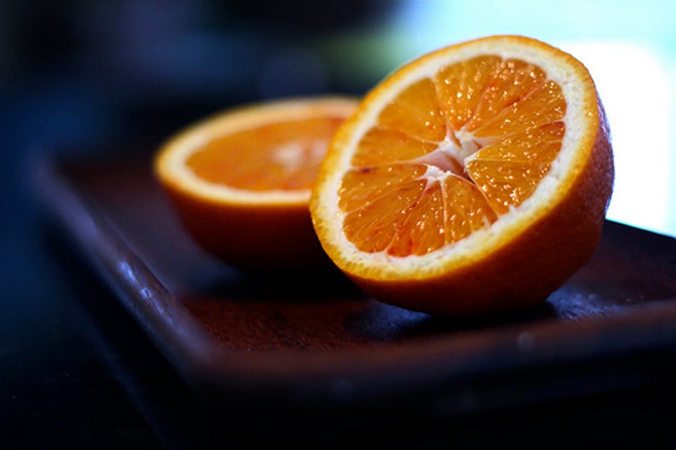 剥橙子时溢出的味道
