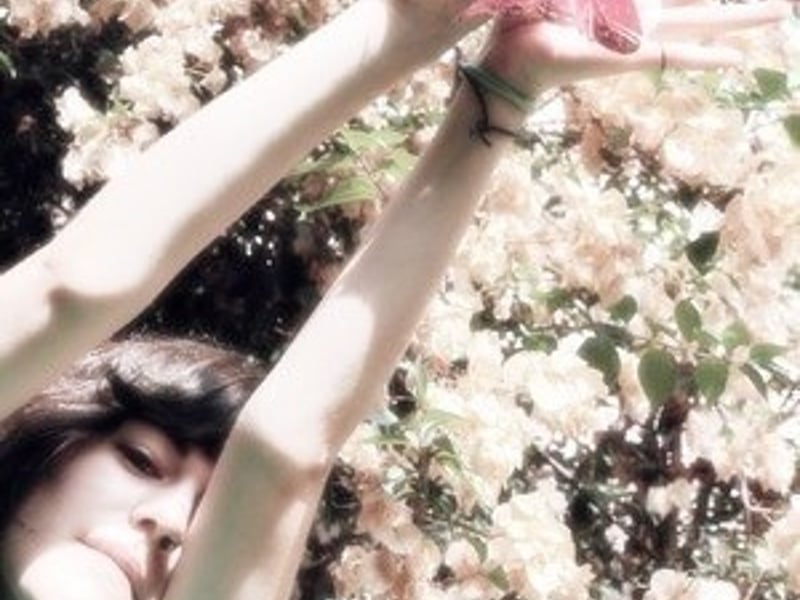 刮大风的时候在屋子里吃零食看电影