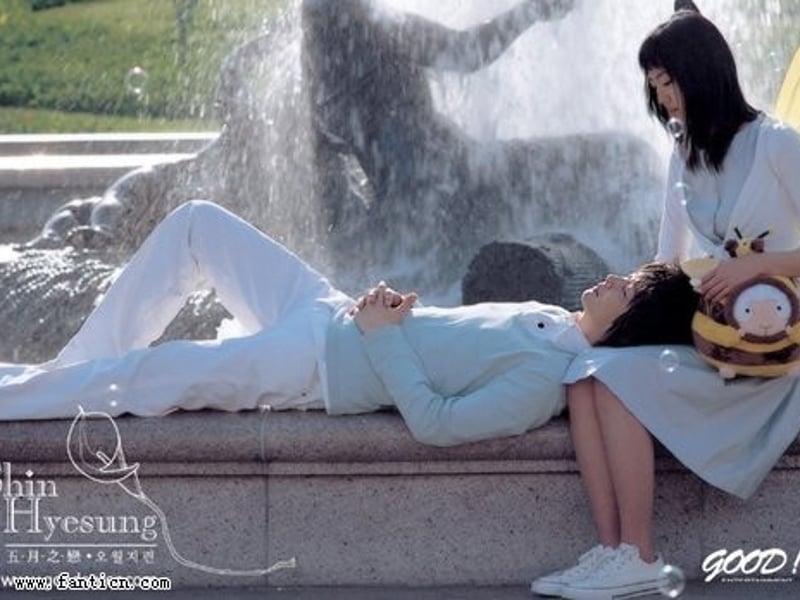 看着正在睡觉的粽子