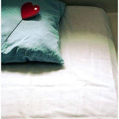 一个人睡双人床