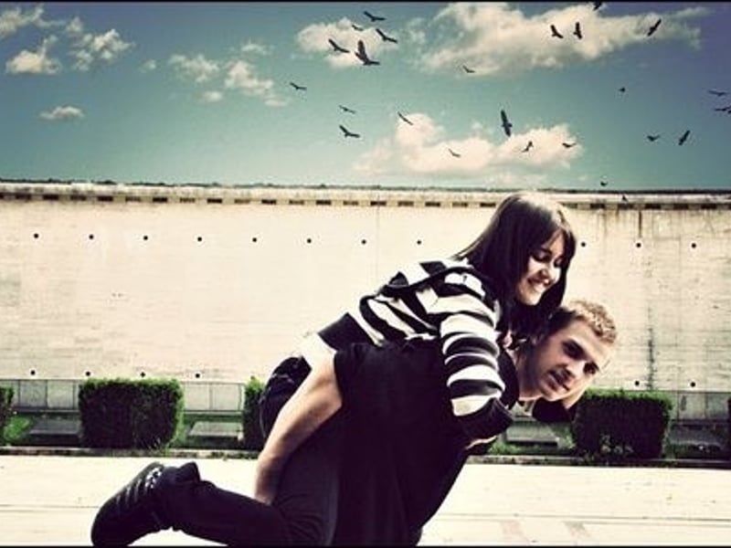 入夜时总不可避免的会有那么个人依旧出现在