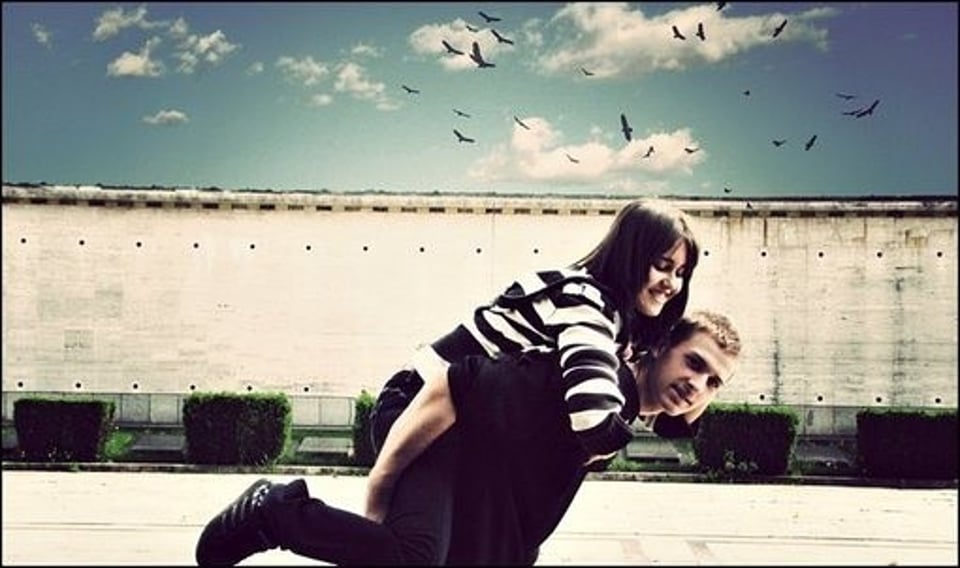 入夜时总不可避免的会有那么个人依旧出现在