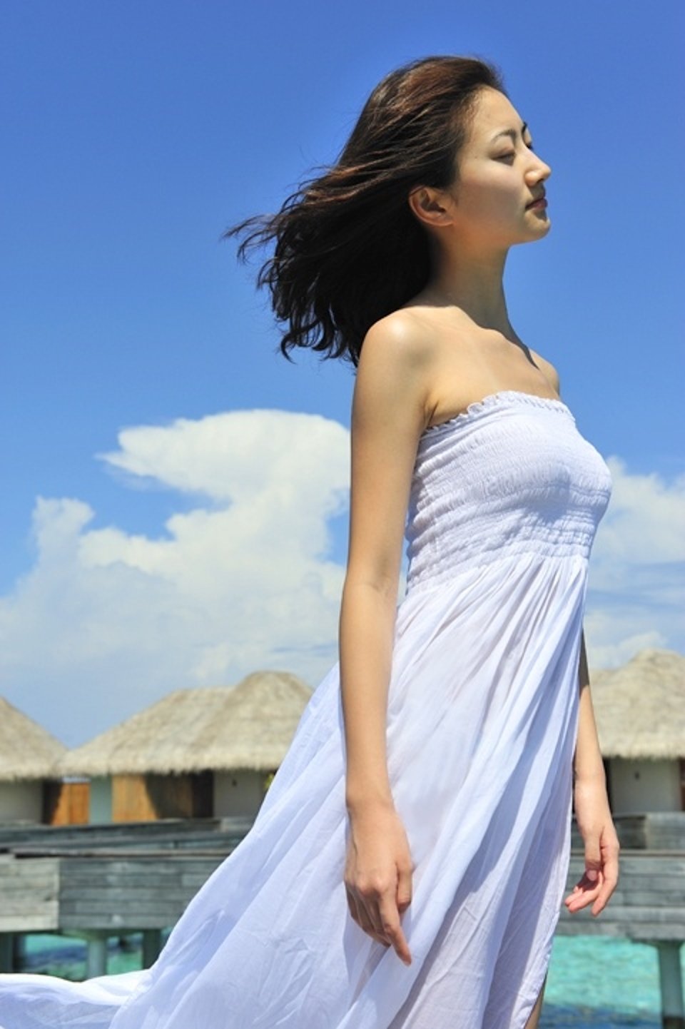 明媚媚的阳光晴朗朗的天