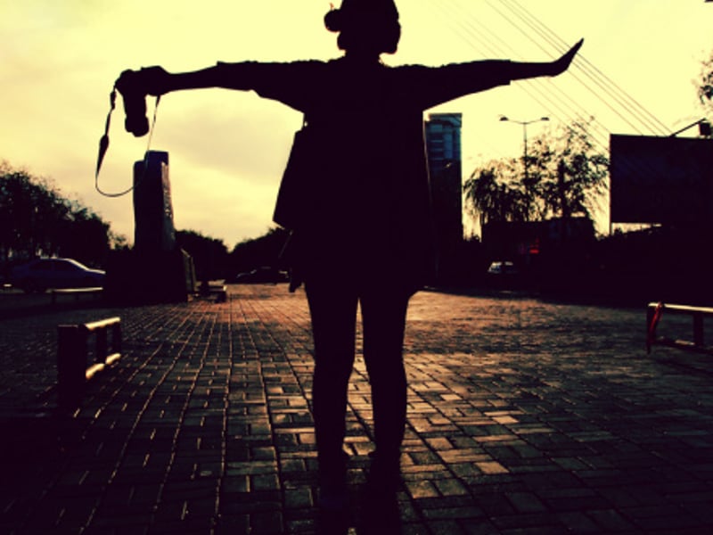 夏夜的风混合着冰啤酒的味道